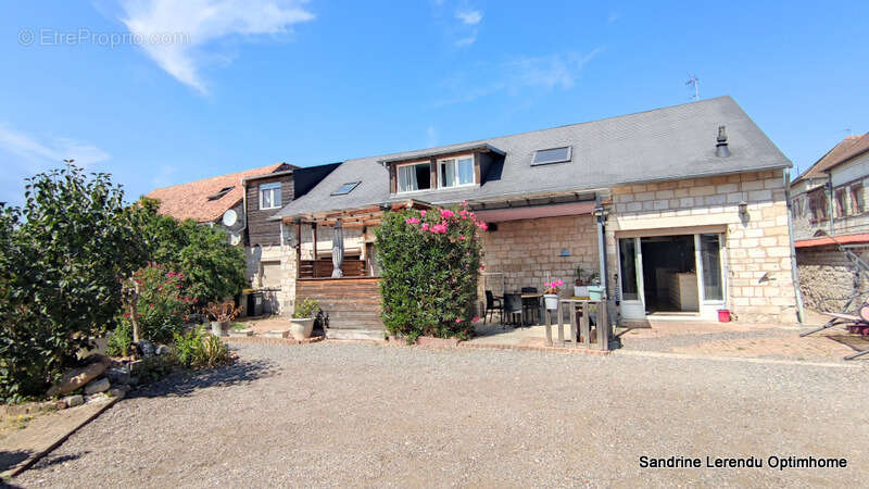 Maison à CRIQUEBEUF-SUR-SEINE