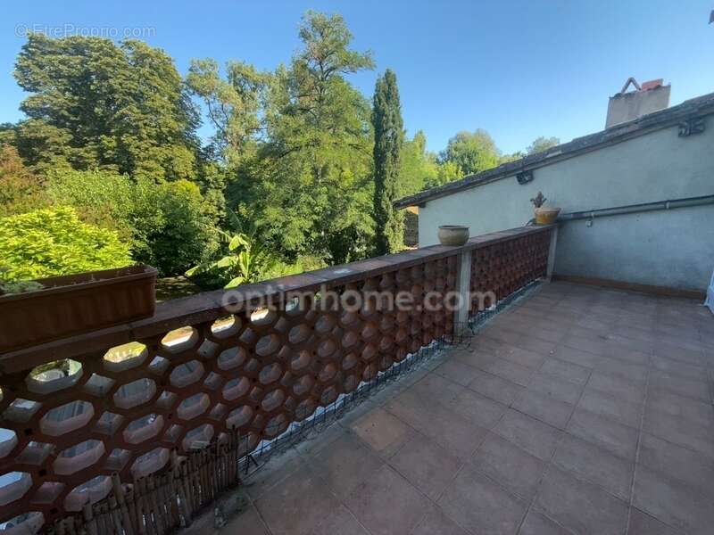 Maison à MONTAIGUT-SUR-SAVE