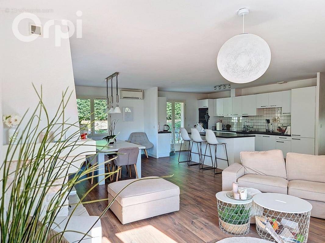 Maison à MONNETIER-MORNEX