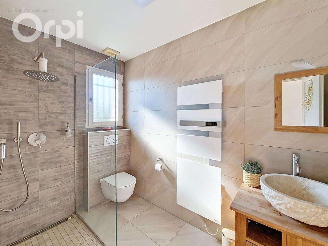 Maison à MONNETIER-MORNEX