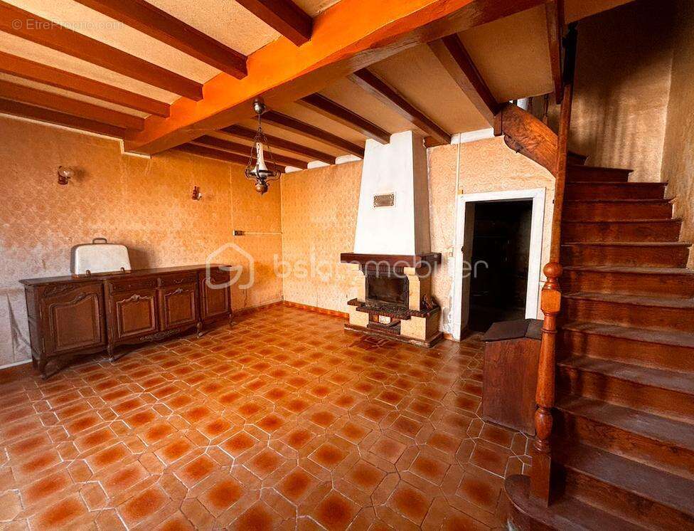 Maison à VILLENEUVE-LA-COMTESSE