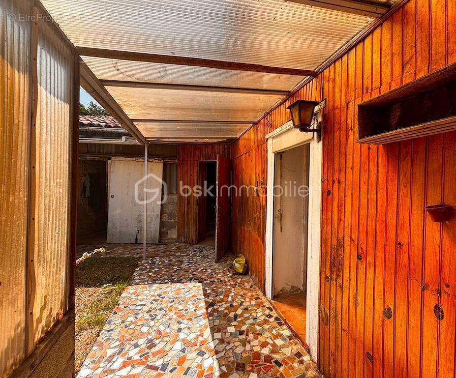 Maison à VILLENEUVE-LA-COMTESSE