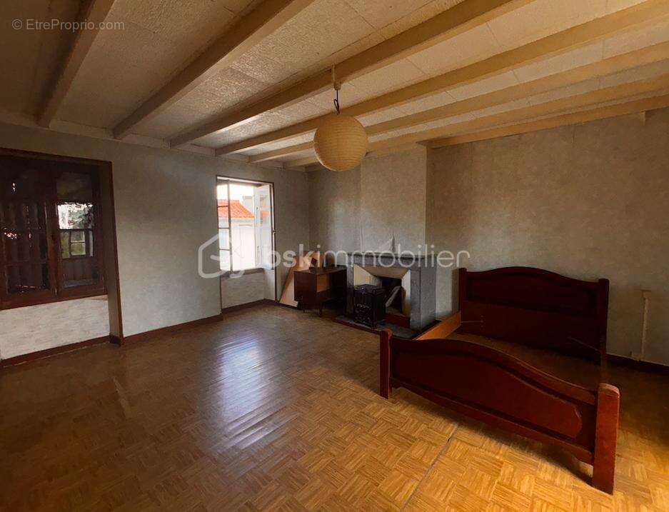 Maison à VILLENEUVE-LA-COMTESSE