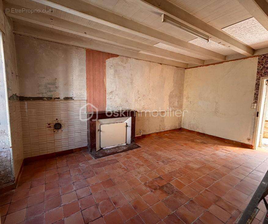 Maison à VILLENEUVE-LA-COMTESSE