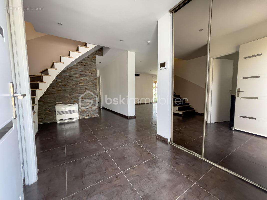 Maison à COURNONTERRAL