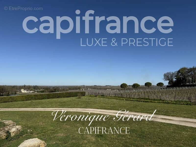 Maison à SAINT-CHRISTOPHE-DES-BARDES