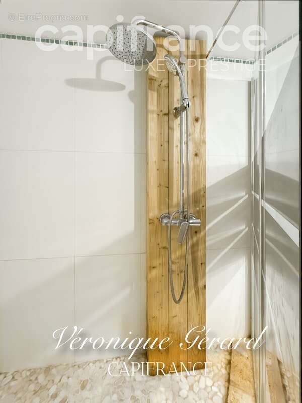 Maison à SAINT-CHRISTOPHE-DES-BARDES