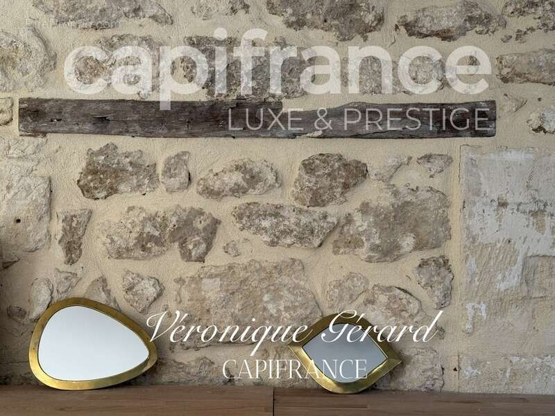 Maison à SAINT-CHRISTOPHE-DES-BARDES