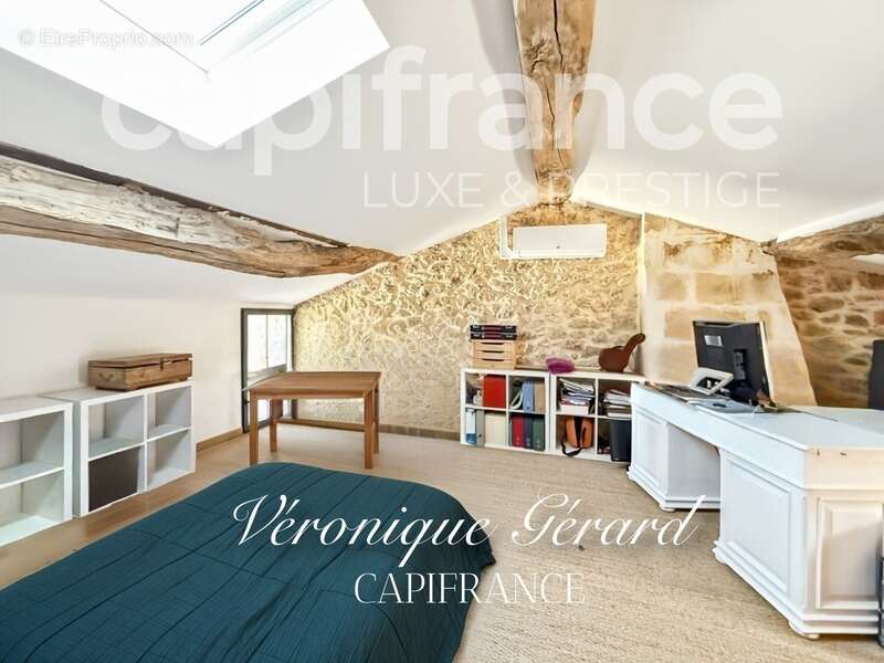 Maison à SAINT-CHRISTOPHE-DES-BARDES