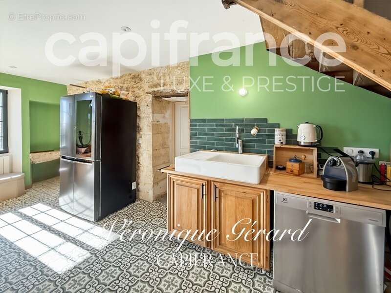 Maison à SAINT-CHRISTOPHE-DES-BARDES