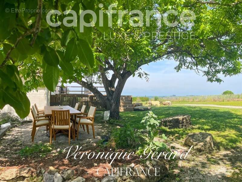 Maison à SAINT-CHRISTOPHE-DES-BARDES