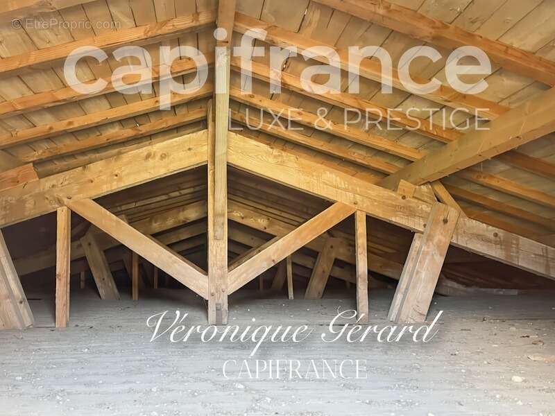 Maison à SAINT-CHRISTOPHE-DES-BARDES