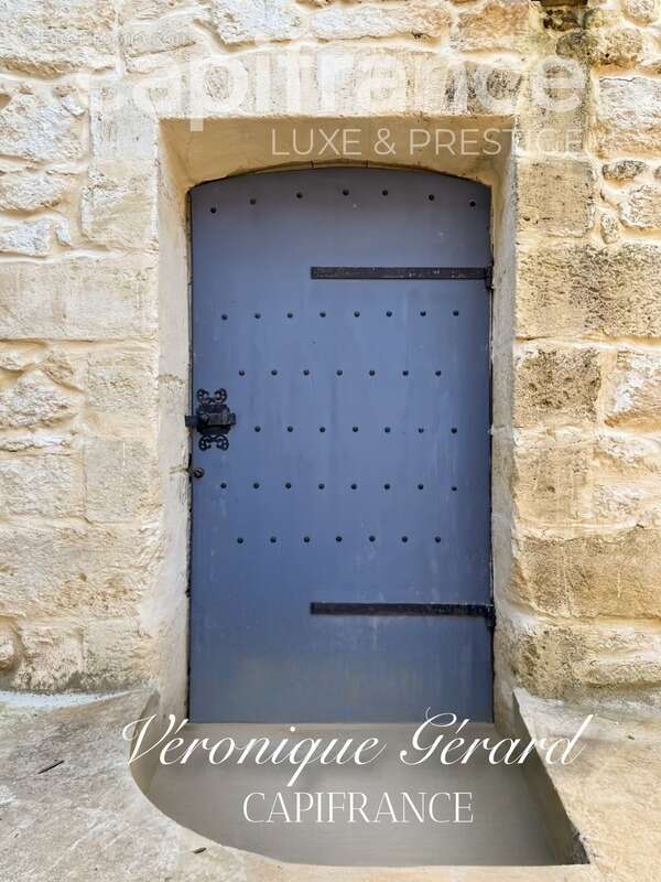 Maison à SAINT-CHRISTOPHE-DES-BARDES