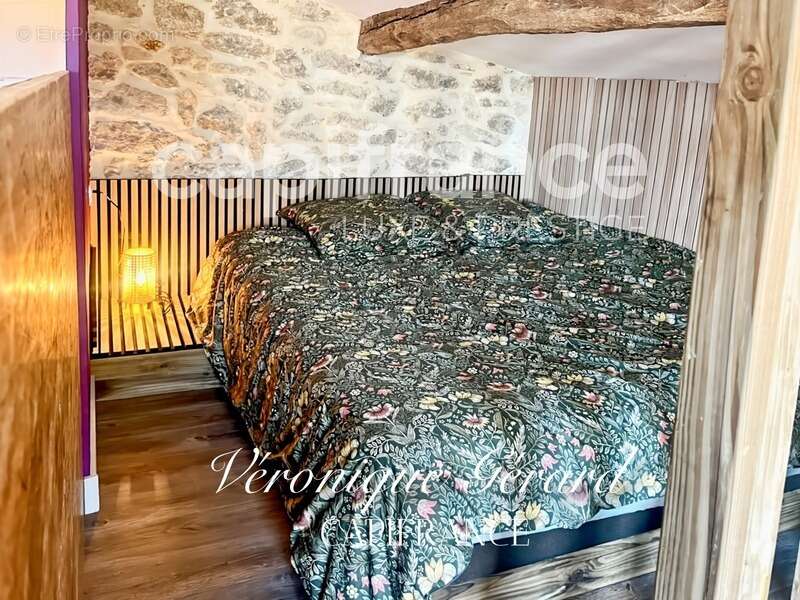 Maison à SAINT-CHRISTOPHE-DES-BARDES