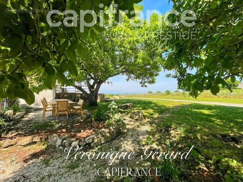 Maison à SAINT-CHRISTOPHE-DES-BARDES