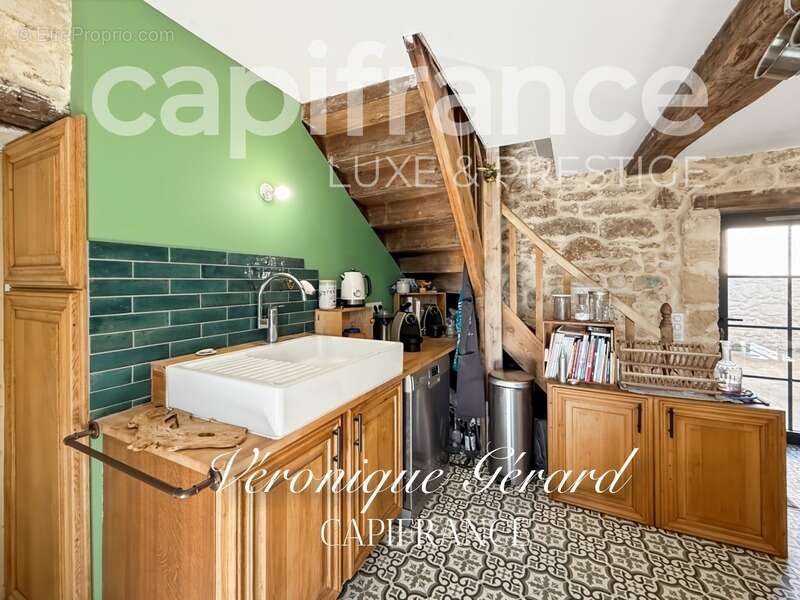 Maison à SAINT-CHRISTOPHE-DES-BARDES