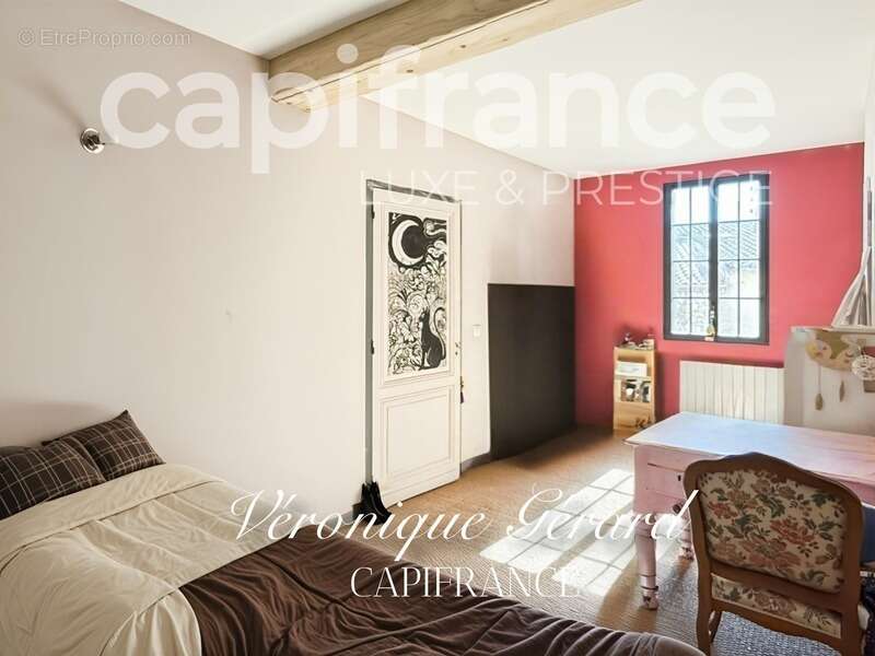 Maison à SAINT-CHRISTOPHE-DES-BARDES