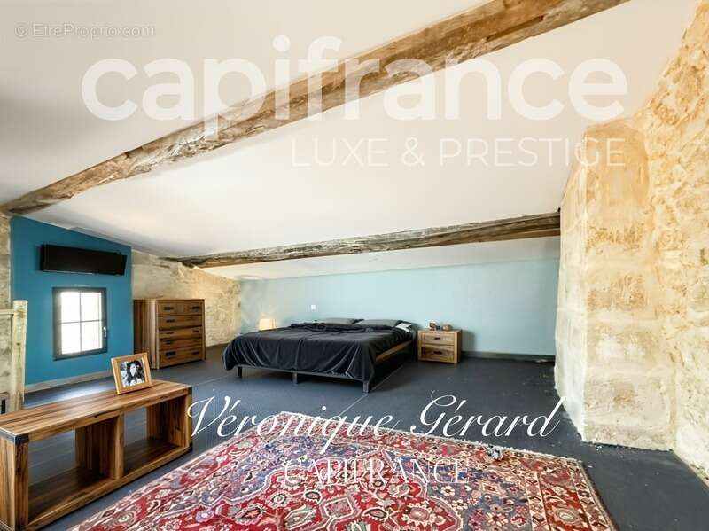 Maison à SAINT-CHRISTOPHE-DES-BARDES