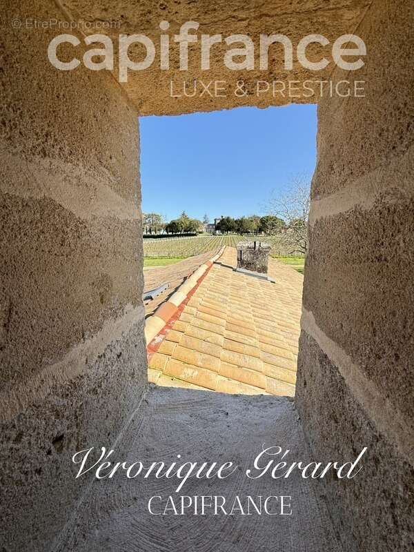 Maison à SAINT-CHRISTOPHE-DES-BARDES