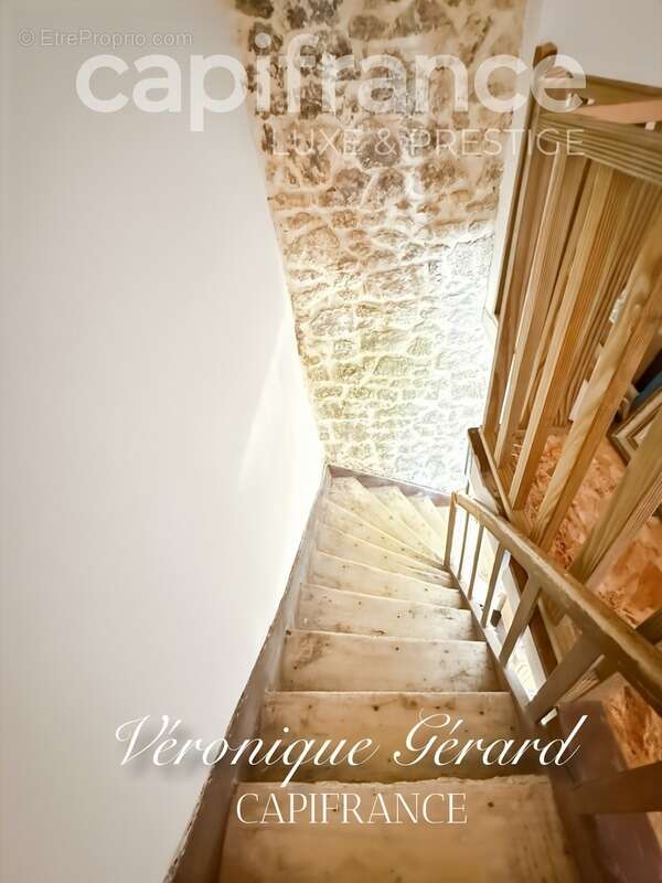 Maison à SAINT-CHRISTOPHE-DES-BARDES