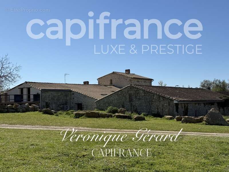 Maison à SAINT-CHRISTOPHE-DES-BARDES