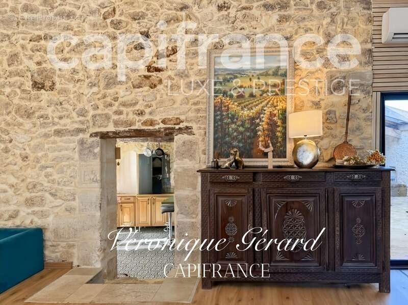 Maison à SAINT-CHRISTOPHE-DES-BARDES