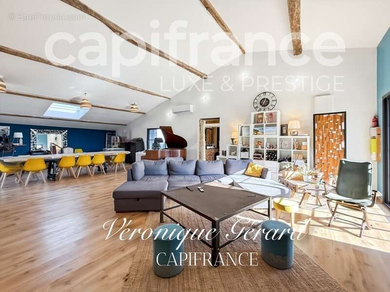 Maison à SAINT-CHRISTOPHE-DES-BARDES