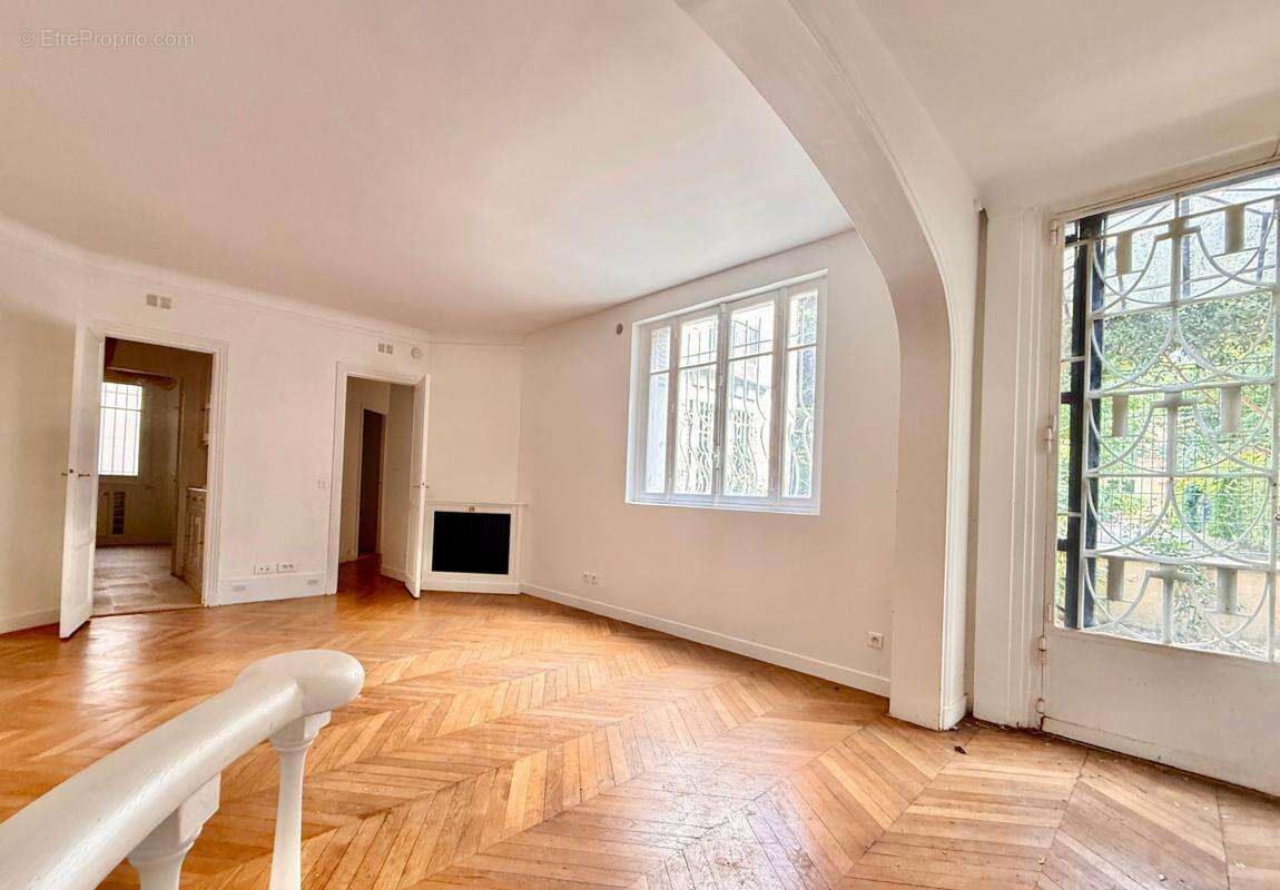 Appartement à PARIS-17E