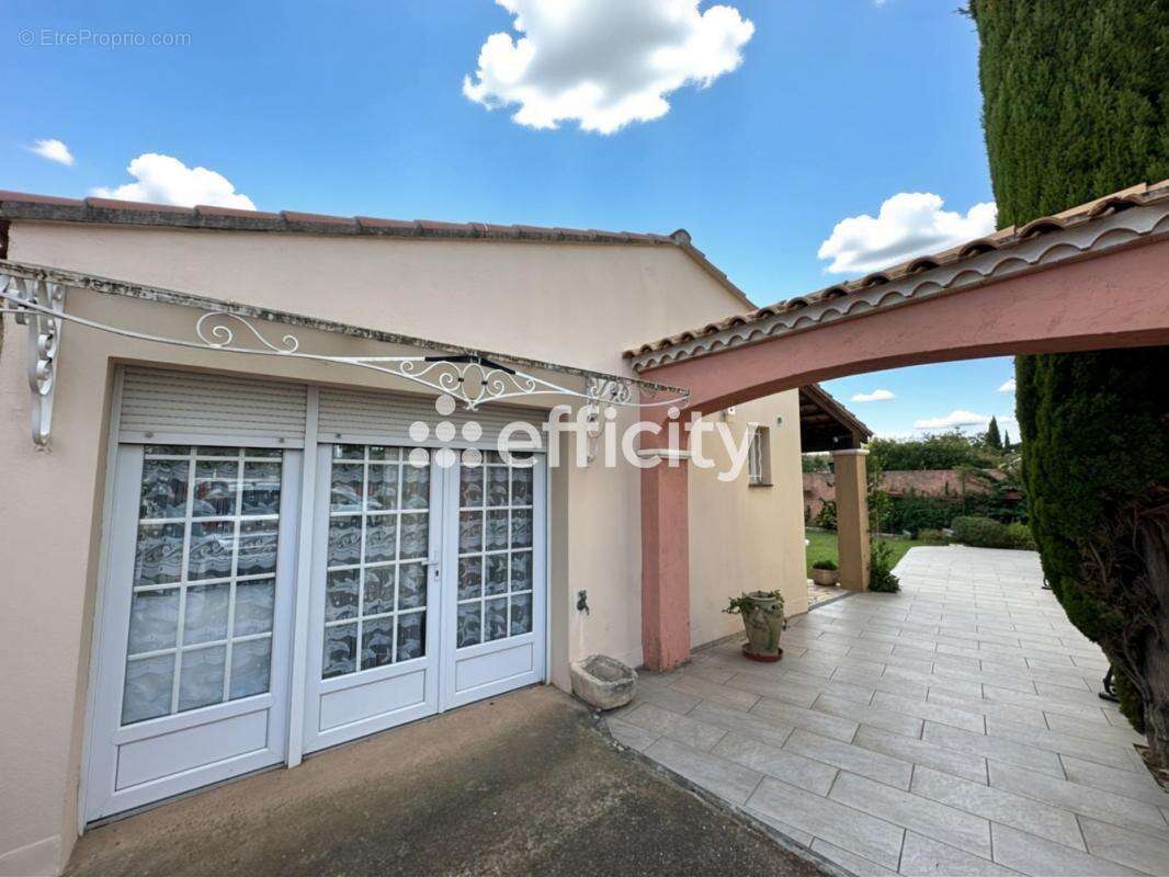 Maison à SAINT-MITRE-LES-REMPARTS