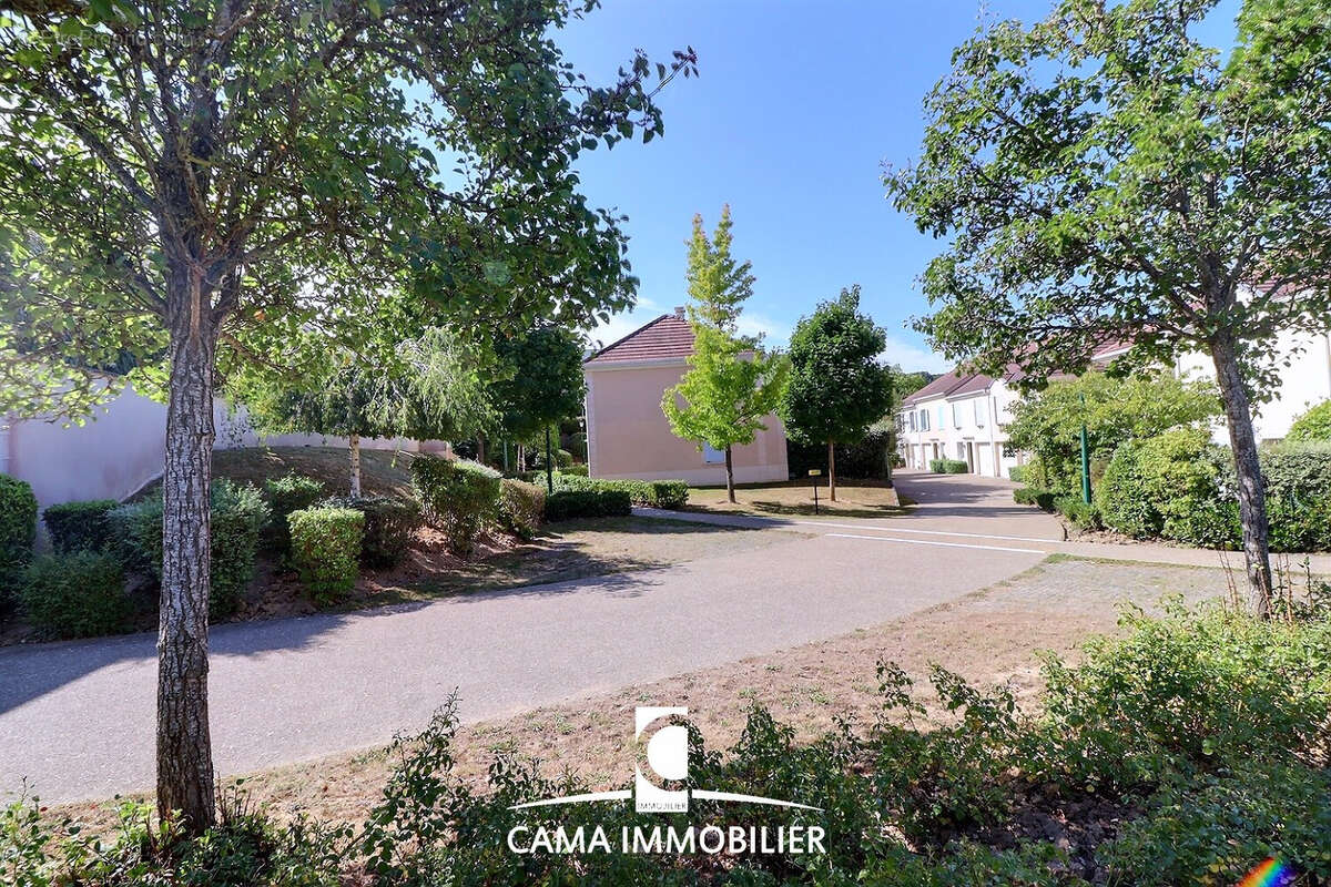 Maison à FONTENAY-LE-FLEURY