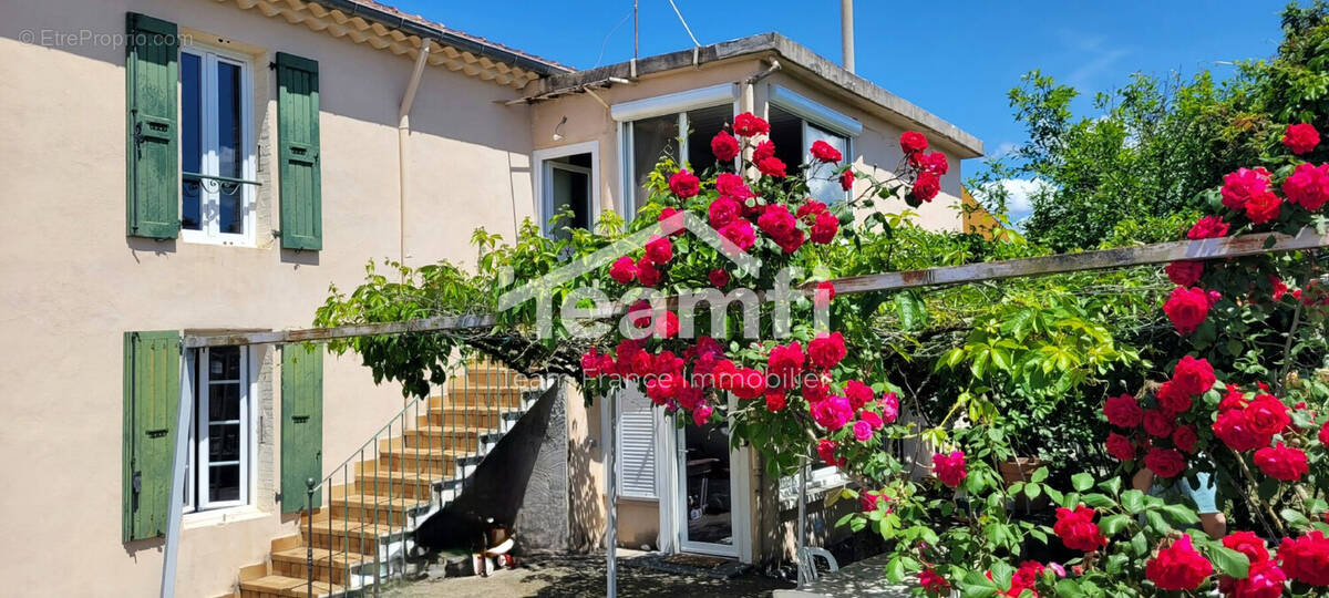 Maison à SAINT-JULIEN-LES-ROSIERS