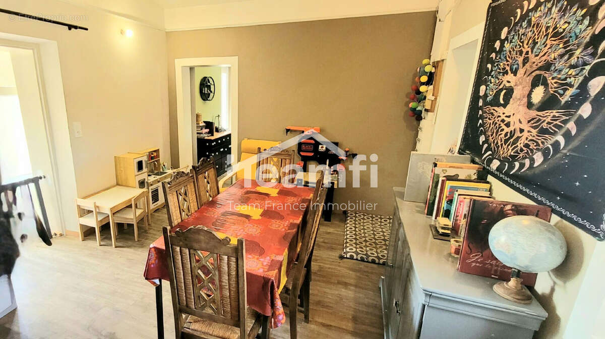 Maison à SAINT-JULIEN-LES-ROSIERS