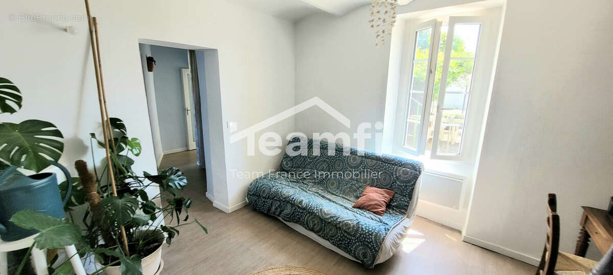 Maison à SAINT-JULIEN-LES-ROSIERS