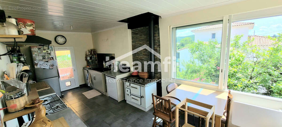 Maison à SAINT-JULIEN-LES-ROSIERS