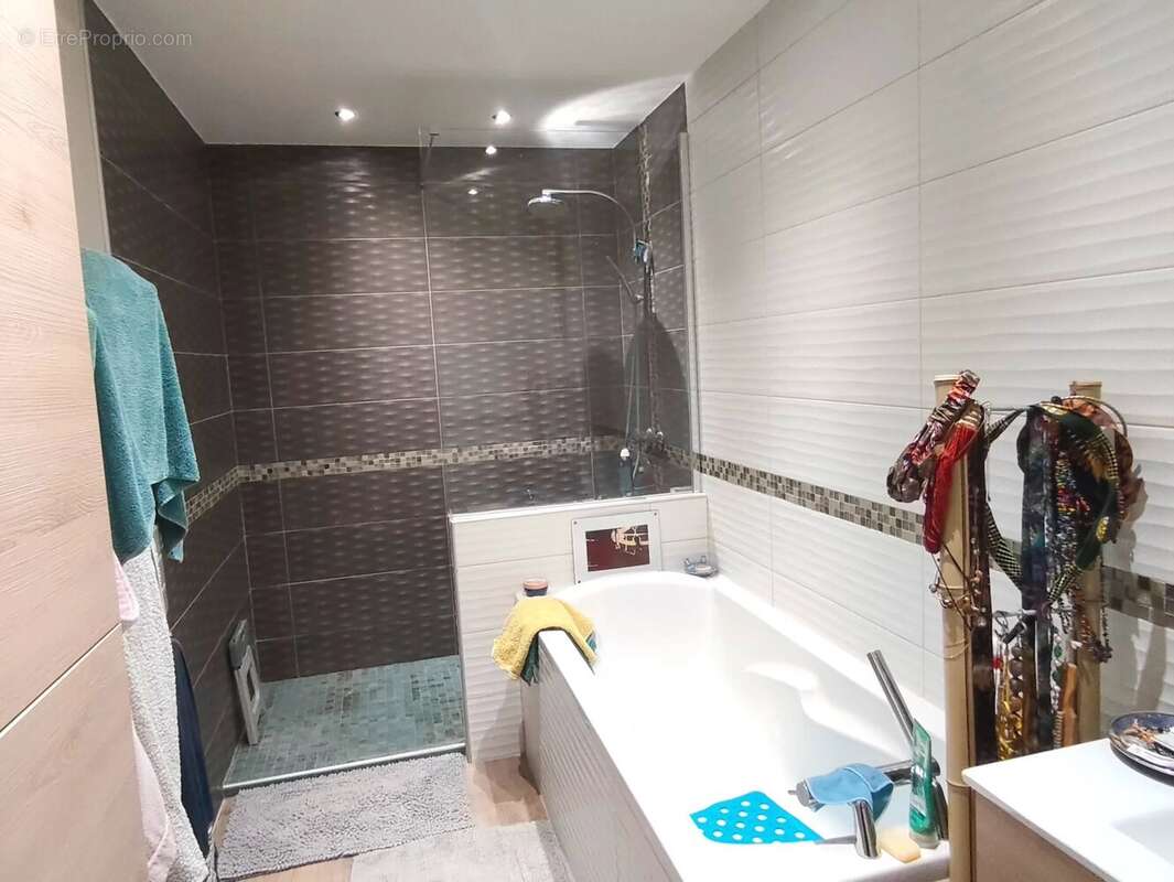 Maison à SAINT-GEOIRE-EN-VALDAINE