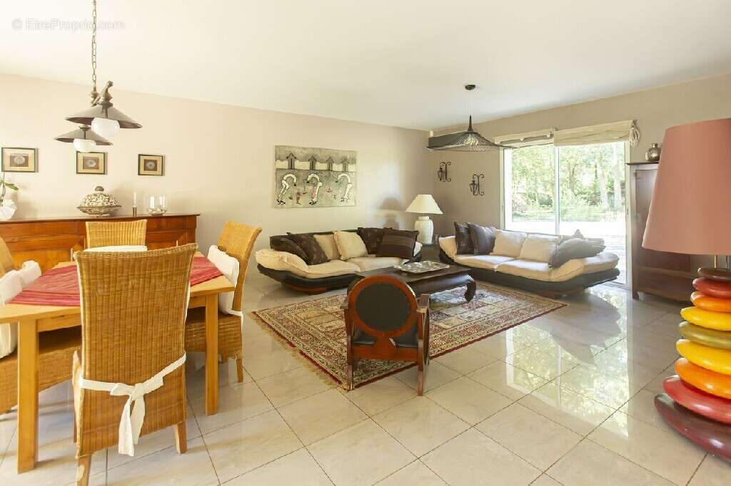 Maison à FOURQUES-SUR-GARONNE