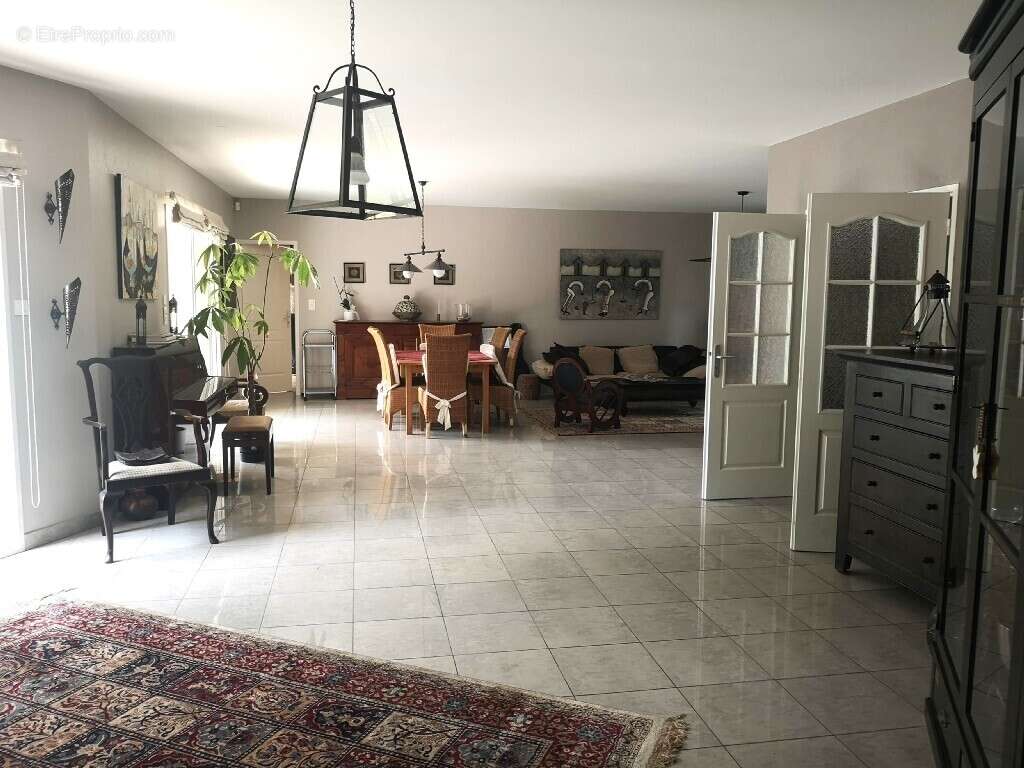 Maison à FOURQUES-SUR-GARONNE