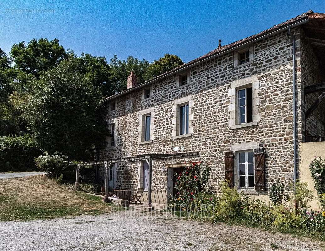 Maison à AUZANCES