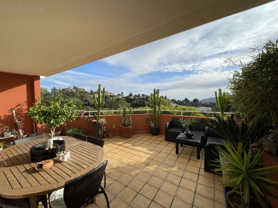 Appartement à MANDELIEU-LA-NAPOULE