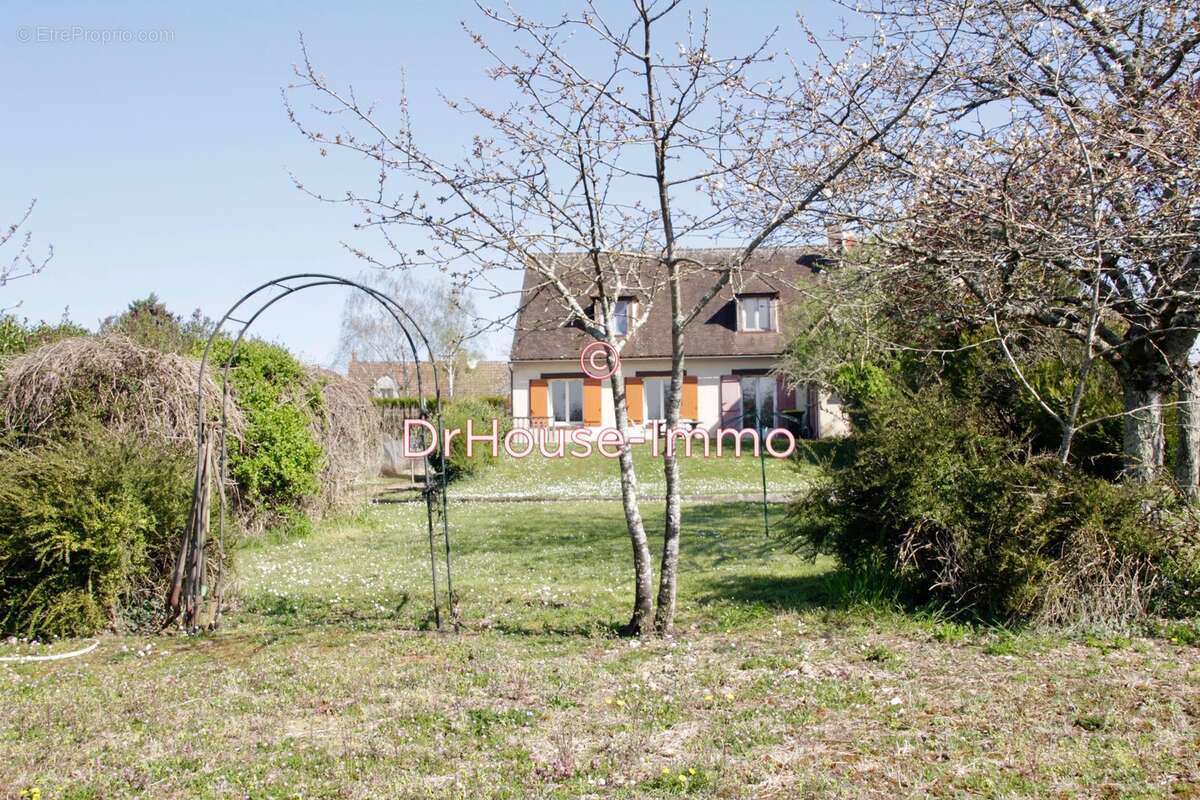 Maison à FERRIERES-EN-GATINAIS