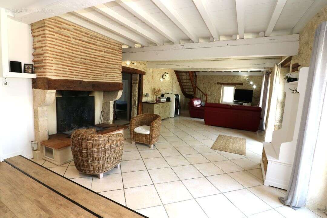 rénovation-pierres-terrain-piscine-poutre apparentes-gite-Rb - Maison à COCUMONT