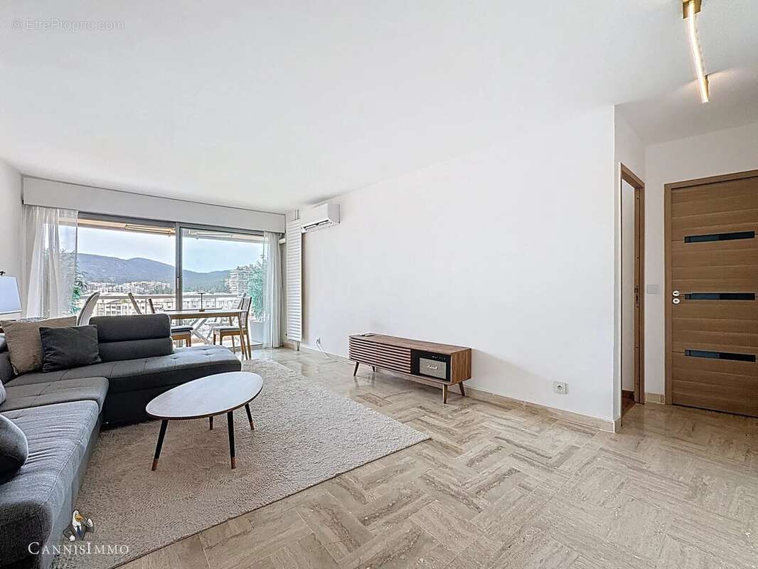 Appartement à MANDELIEU-LA-NAPOULE