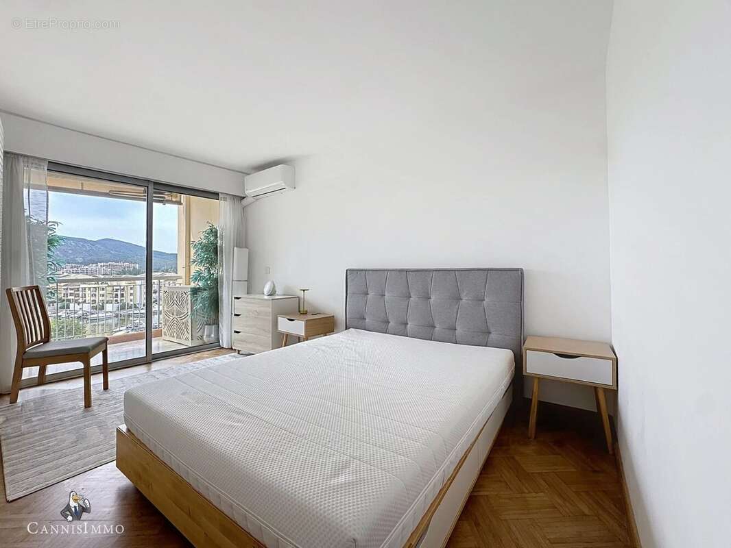 Appartement à MANDELIEU-LA-NAPOULE