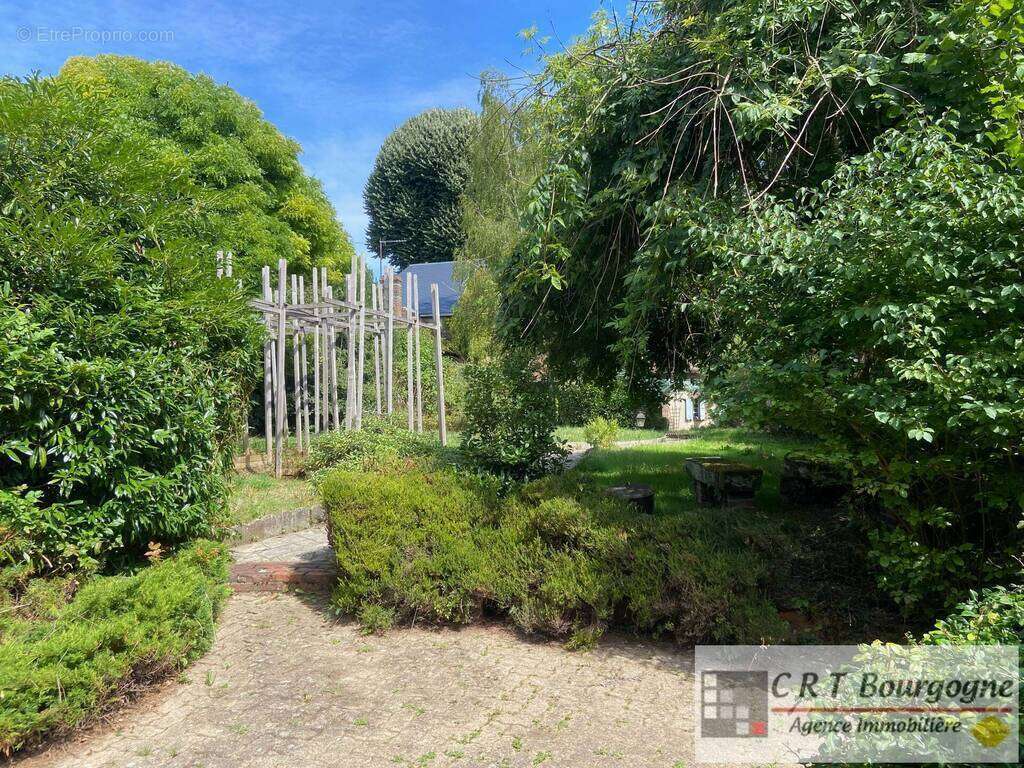 Maison à VILLIERS-SAINT-BENOIT