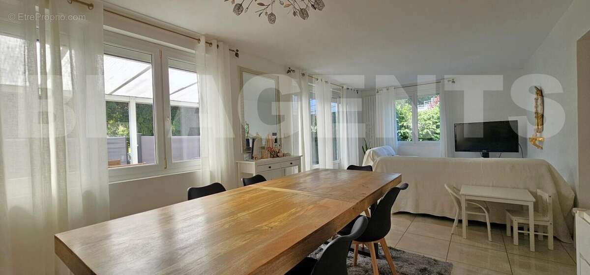 20250823_140616 - Maison à COULOMMIERS