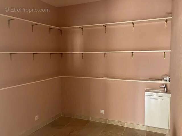 Commerce à PARCAY-MESLAY