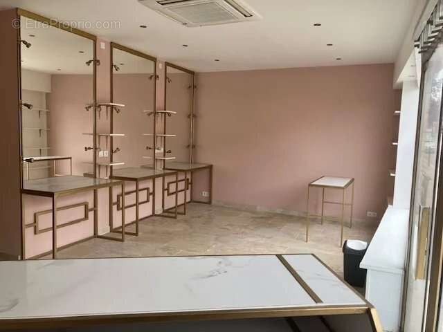 Commerce à PARCAY-MESLAY