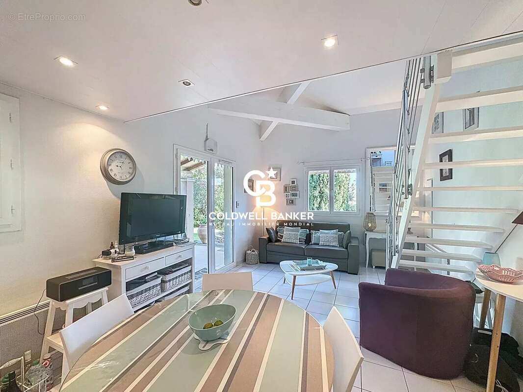 Maison à ROQUEBRUNE-SUR-ARGENS