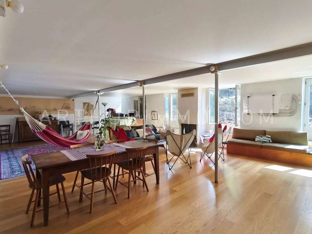 Maison à SAINT-JULIEN-MOLIN-MOLETTE