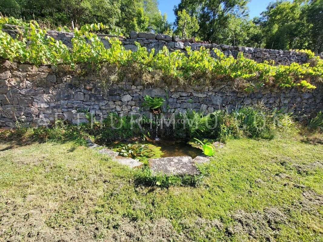 Maison à SAINT-JULIEN-MOLIN-MOLETTE